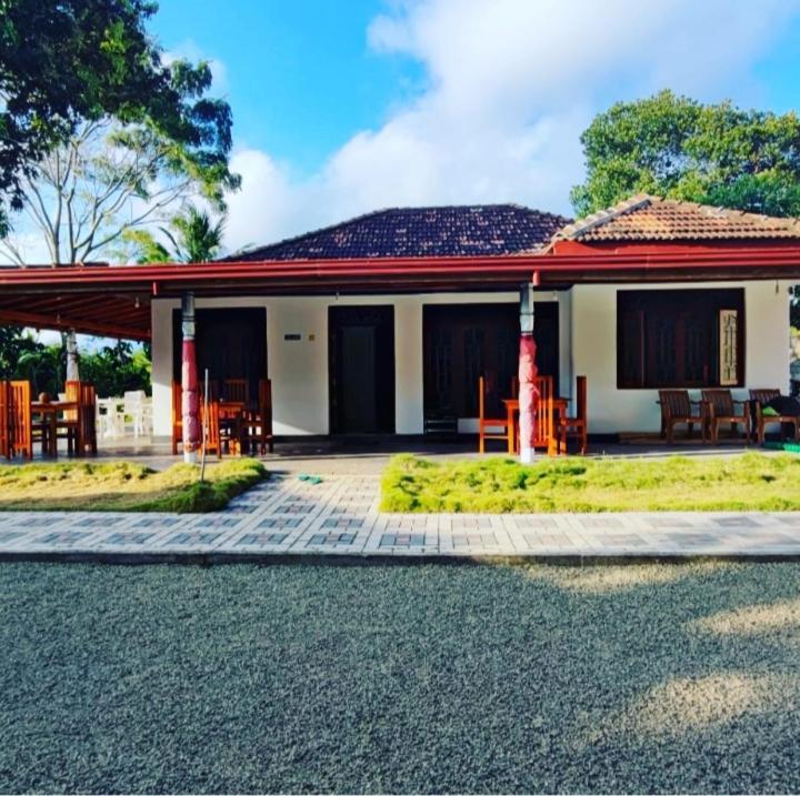 Tharurashmi Sea Pond Villa & Surf Hostel - Hiriketiya Dickwella Exterior photo
