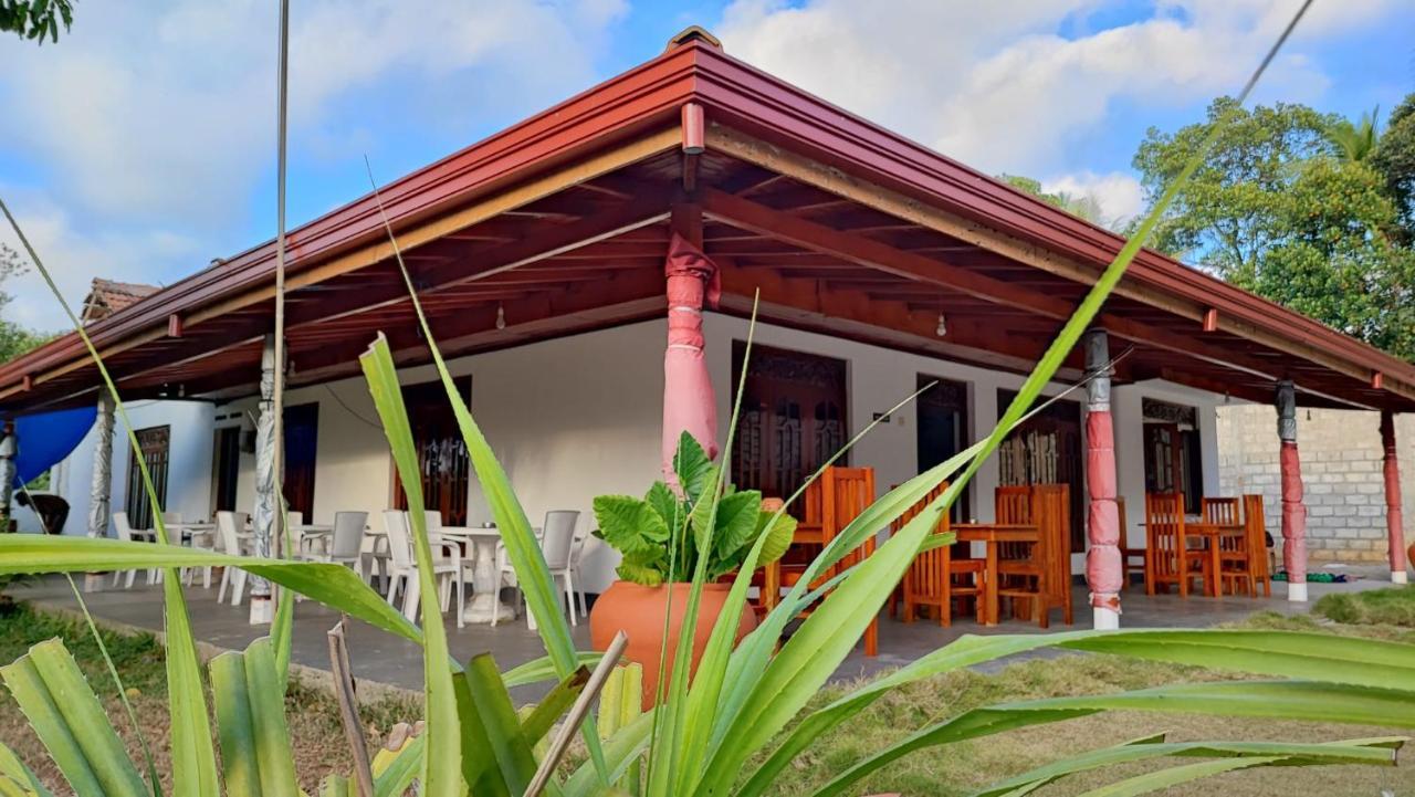 Tharurashmi Sea Pond Villa & Surf Hostel - Hiriketiya Dickwella Exterior photo